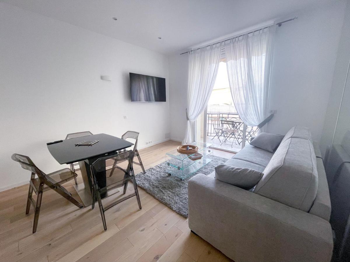 Apartment Croisette Vue Laterale Cannes